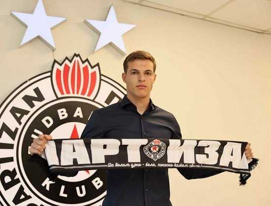 意天空：米兰报价450万欧求购安德烈·科斯蒂奇，对方要价1200万