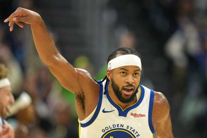 就你正常！穆迪延续近期状态 上半场5投4中拿到8分2篮板