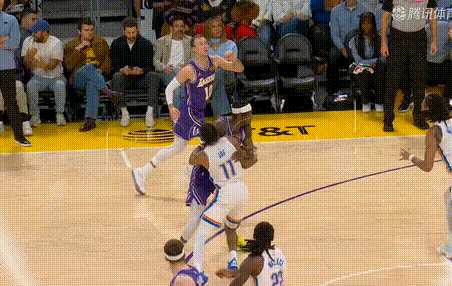 肯纳德首秀回拉三分命中，雷霆对阵湖人