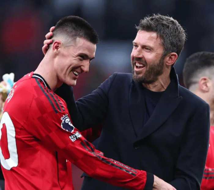 曼联10轮不败领跑英超，上次输球为去年12月