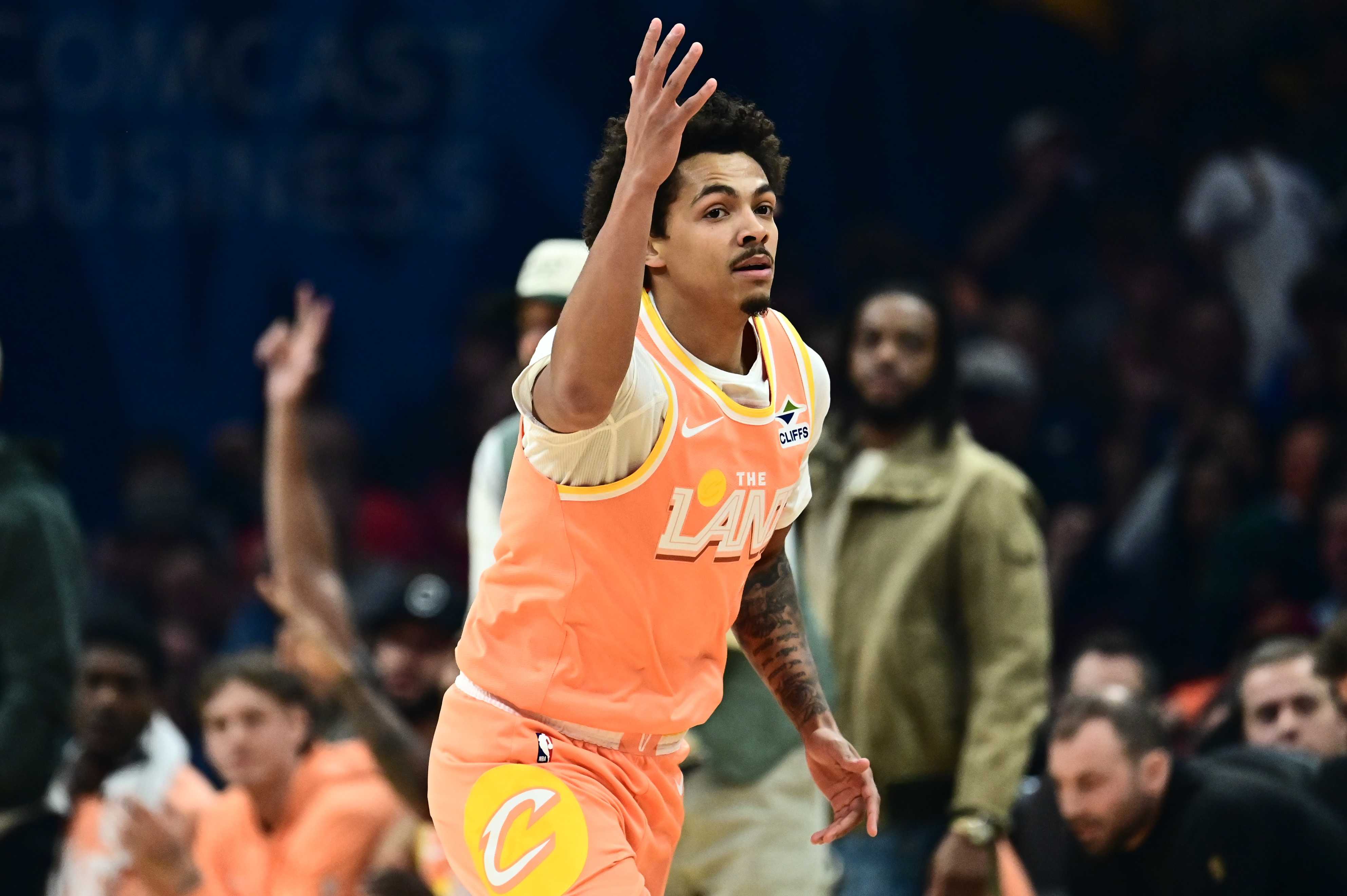 骑士角色球员，泰森20+，施罗德正负值最高，布莱恩特签约完美