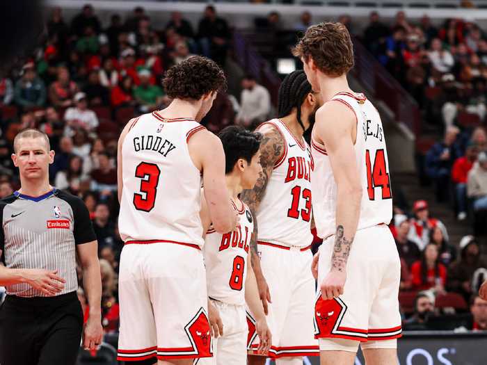 送灰熊8连败！布泽利斯29分7板，吉迪16+15+13，过去7场5次三双