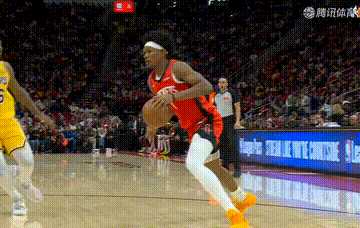 湖人挑战失败，裁判认定防守人移动中